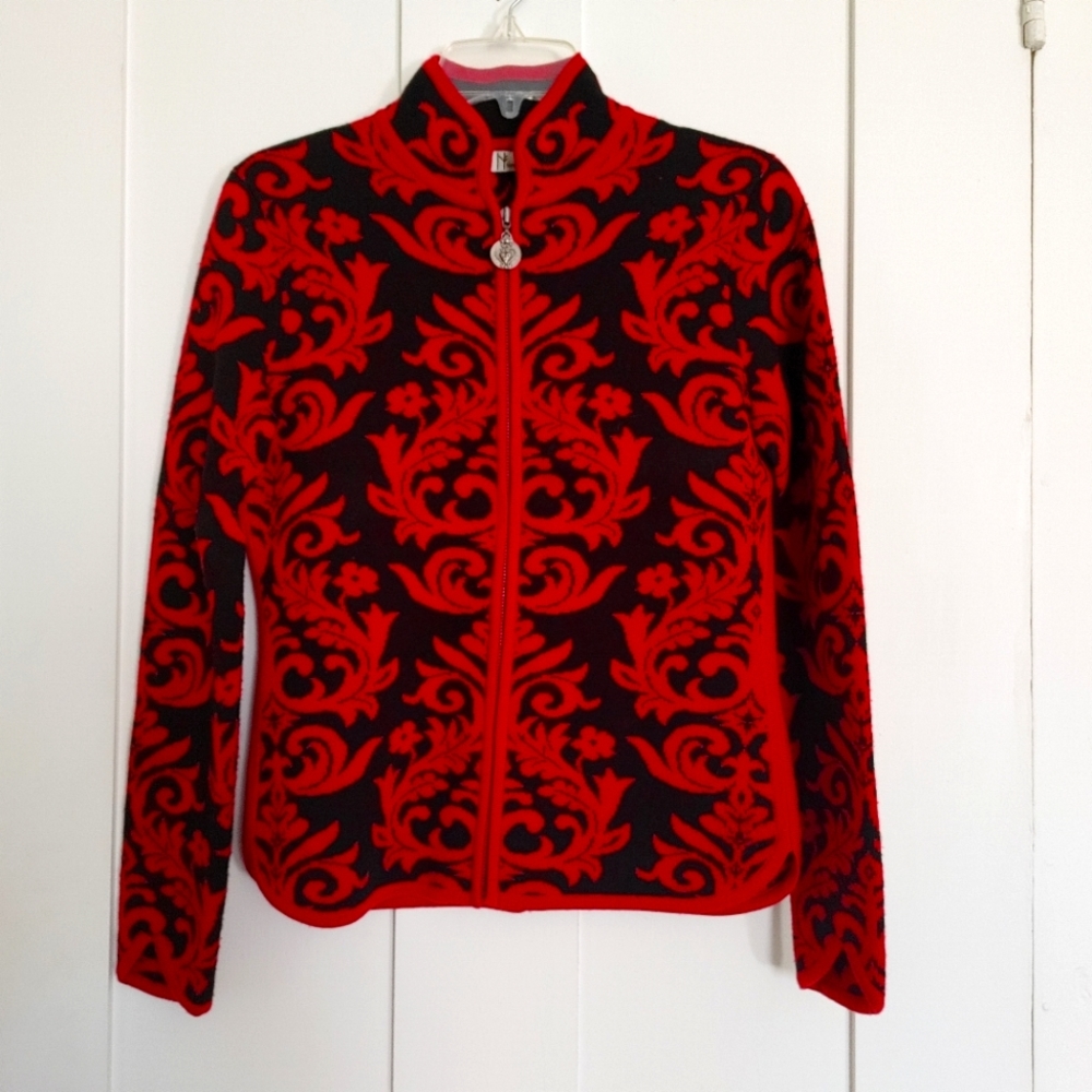 Neve Designs S sweater with zipper closure